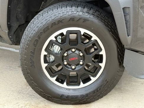 Used 2025 Toyota Tacoma TRD Off-Road image 2