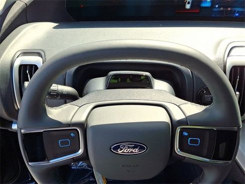 New 2025 Ford Expedition Active image 15
