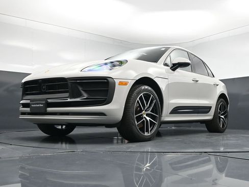 Used 2025 Porsche Macan AWD/4WD image 21