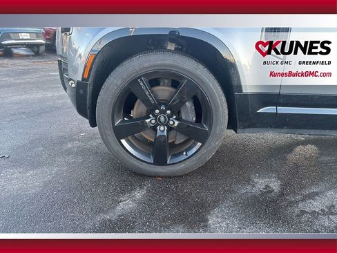 Used 2024 Land Rover Defender 130 X-Dynamic SE image 13