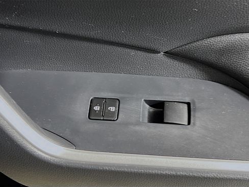 Used 2020 Toyota RAV4 XLE w/ Convenience Package FWD image 33