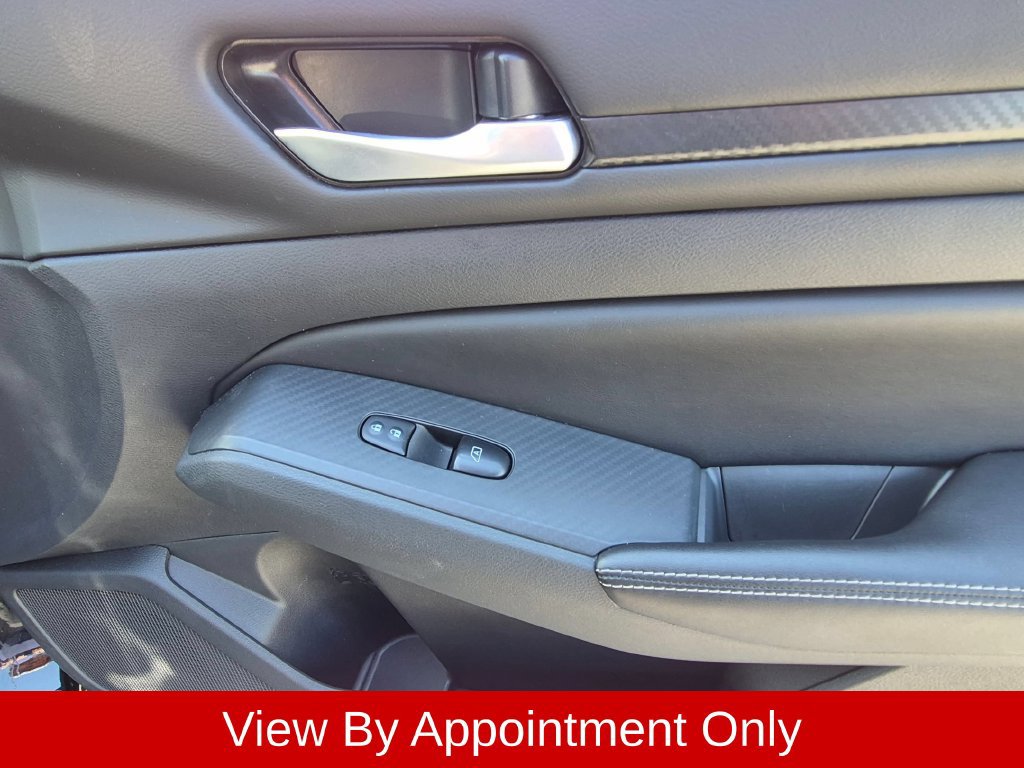 Used 2025 Nissan Altima 2.5 SV FWD image 33