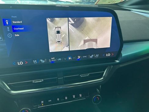 Used 2024 Chevrolet Equinox EV LT FWD image 22