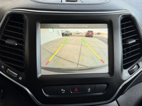 Used 2021 Jeep Cherokee Latitude Lux w/ Comfort/Convenience Group image 11