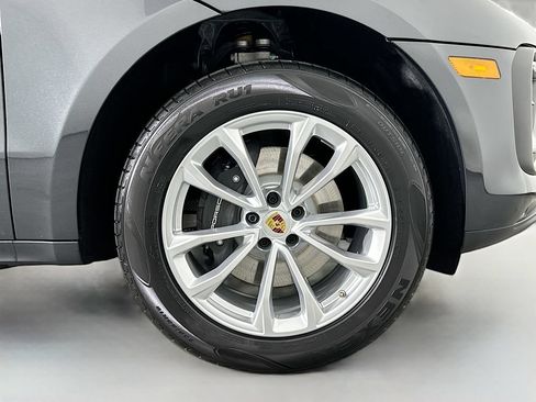 Certified 2026 Porsche Macan AWD/4WD image 33