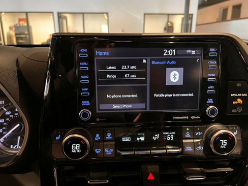 Used 2022 Toyota Highlander XLE image 20