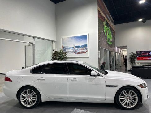Used 2017 Jaguar XF Prestige AWD/4WD image 27