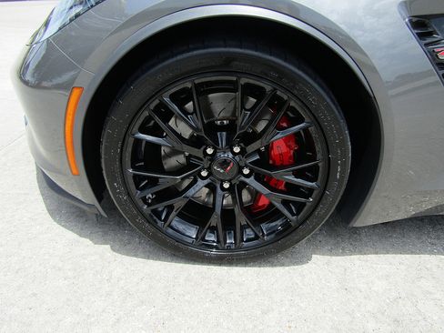 Used 2016 Chevrolet Corvette Z06 w/ 3LZ Preferred Equipment Group RWD image 25