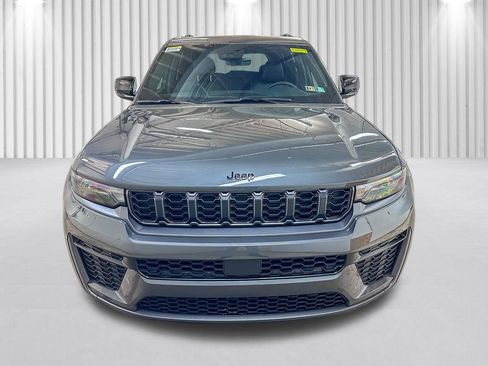 New 2026 Jeep Grand Cherokee Altitude image 11