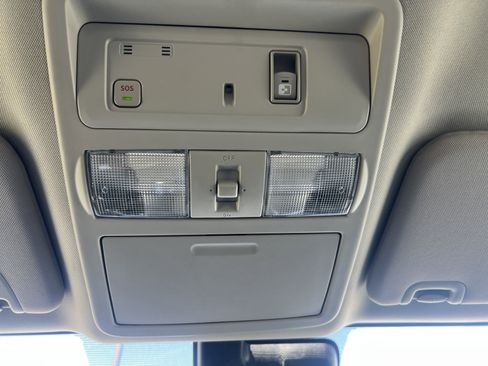 Used 2021 Nissan Titan SV w/ SV Convenience Package image 24