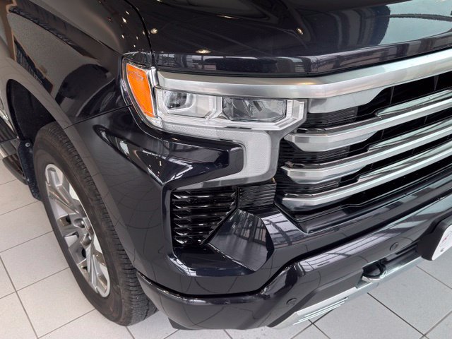 Used 2024 Chevrolet Silverado 1500 High Country w/ Technology Package AWD/4WD image 39