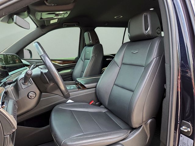 Used 2022 Cadillac Escalade Luxury w/ LPO, Illumination Package AWD/4WD image 16