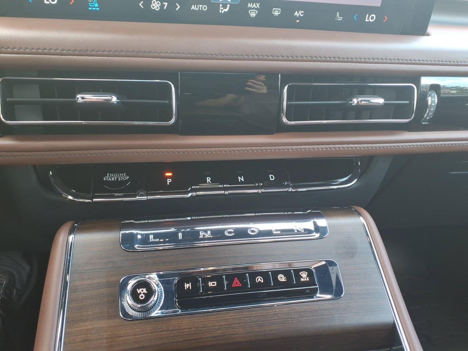 Used 2025 Lincoln Aviator Reserve w/ Illumination Package AWD/4WD image 12