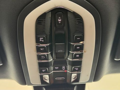 Used 2023 Porsche Macan S AWD/4WD image 23