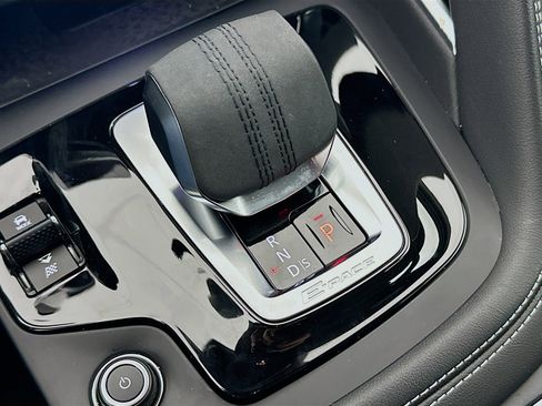 Used 2024 Jaguar E-PACE R-Dynamic SE image 25