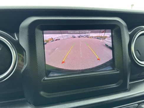 Used 2021 Jeep Wrangler Unlimited Sahara AWD/4WD image 29