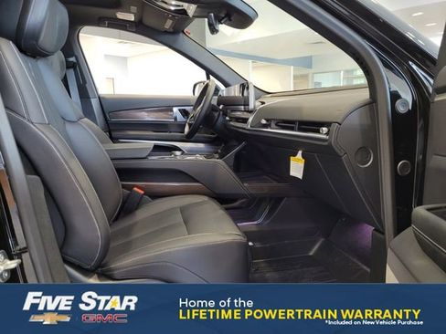 New 2026 Cadillac Vistiq Luxury w/ LPO, Floor Liner Package AWD/4WD image 17