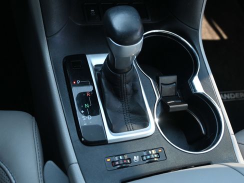 Used 2015 Toyota Highlander Limited image 22