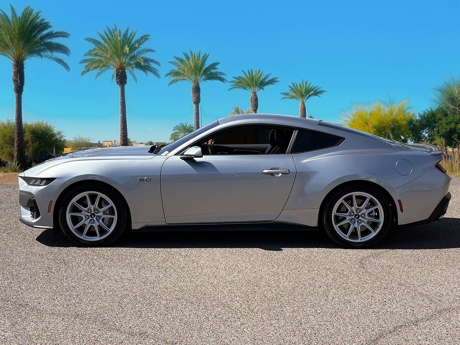 Used 2025 Ford Mustang GT Premium RWD image 2