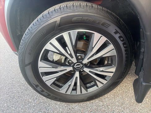 Certified 2022 Nissan Rogue SV image 40