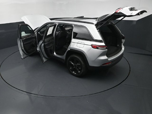 New 2026 Jeep Grand Cherokee Limited w/ Limited Altitude Package AWD/4WD image 28