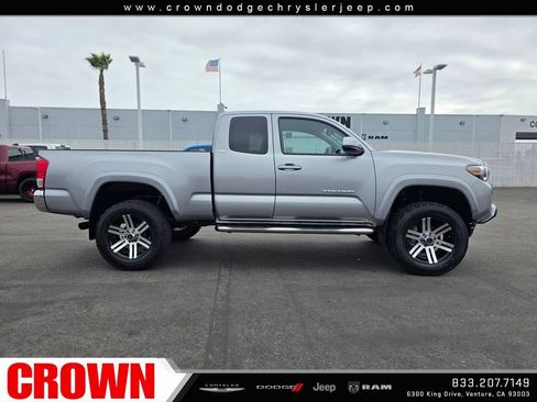 Used 2017 Toyota Tacoma SR5 RWD image 8