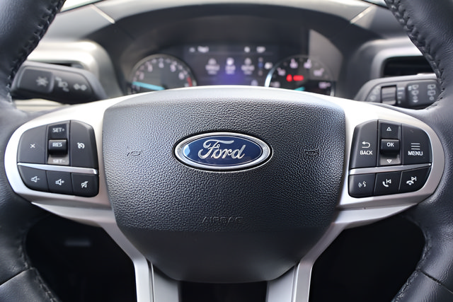 Used 2023 Ford Explorer XLT AWD/4WD image 18