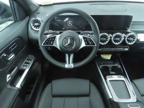 Certified 2025 Mercedes-Benz GLB 250 image 10