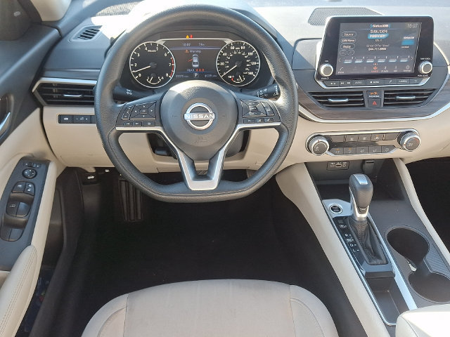 Used 2025 Nissan Altima 2.5 SV FWD image 11