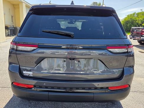 Certified 2023 Jeep Grand Cherokee Altitude AWD/4WD image 6