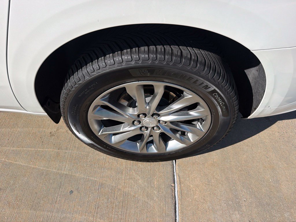 Used 2022 Buick Enclave Avenir w/ Avenir Technology Package FWD image 9