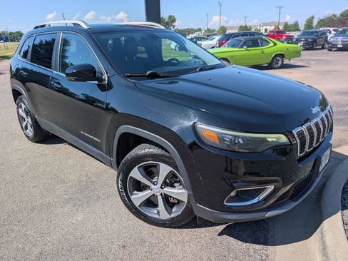 Used 2019 Jeep Cherokee Limited AWD/4WD image 3