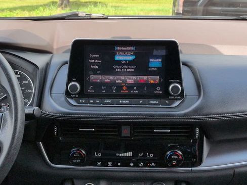 Used 2021 Nissan Rogue SV FWD image 17