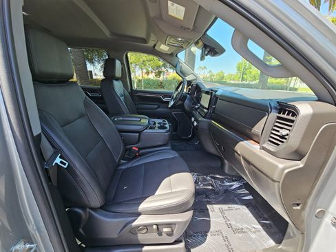 Used 2024 GMC Sierra 1500 SLT image 30