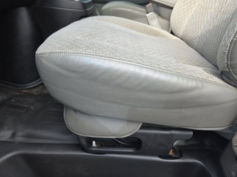 Used 2015 Chevrolet Express 2500 RWD image 12