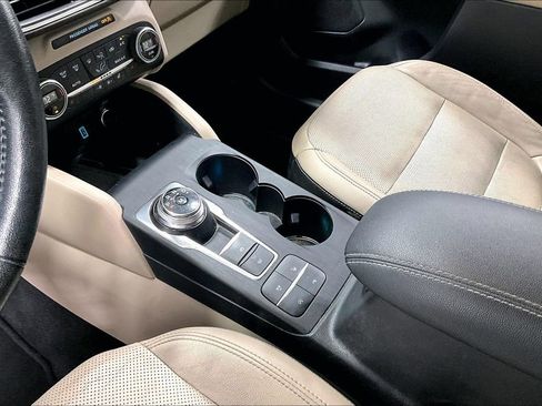 Used 2020 Ford Escape Titanium image 17