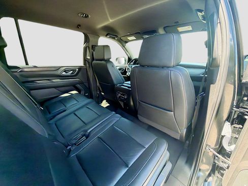 Used 2023 Chevrolet Suburban LT RWD image 27