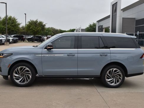 New 2026 Lincoln Navigator Reserve AWD/4WD image 18