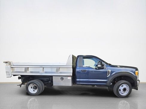 Used 2017 Ford F550 2WD Regular Cab Super Duty image 2