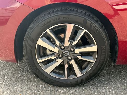 Used 2025 Nissan Versa SV FWD image 28