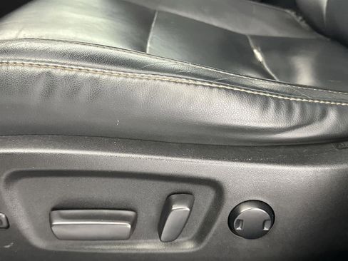 Used 2018 Toyota Highlander XLE image 12