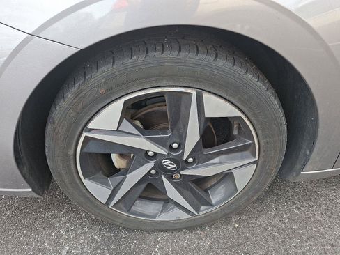 Used 2022 Hyundai Elantra Limited image 7
