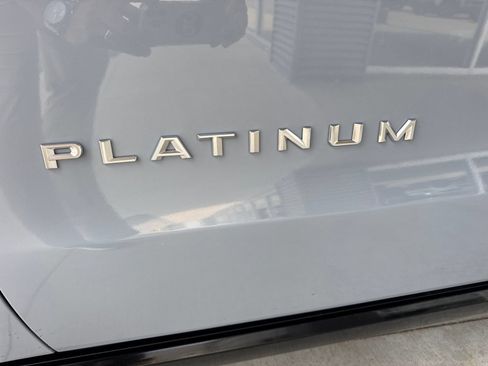 Used 2025 Ford Expedition Platinum w/ Driver's Package AWD/4WD image 15