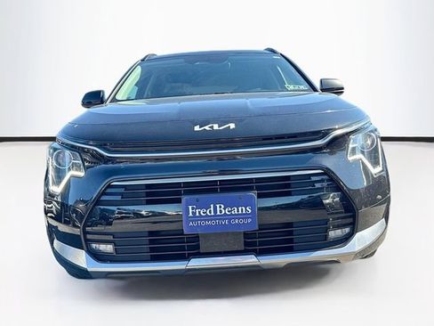 Used 2023 Kia Niro EX Touring image 3