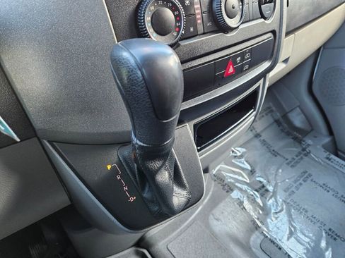 Used 2011 Mercedes-Benz Sprinter 2500 image 21