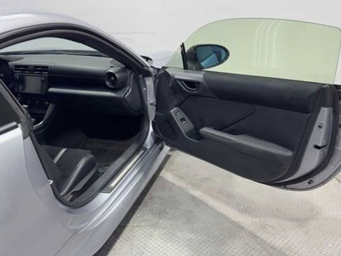 Used 2022 Toyota GR86 Premium image 9