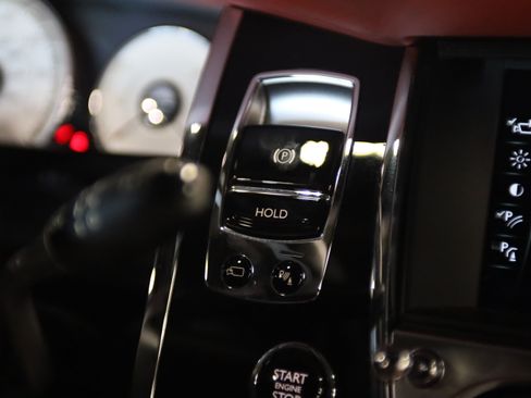 Used 2016 Rolls-Royce Wraith RWD image 27