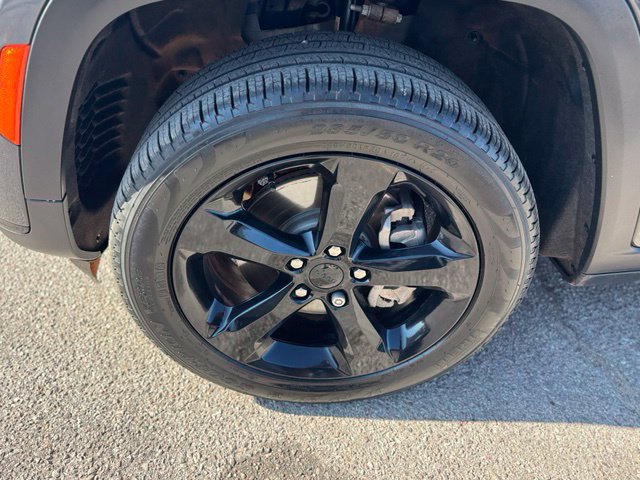 Used 2025 Jeep Grand Cherokee L Limited w/ Black Appearance Package AWD/4WD image 8