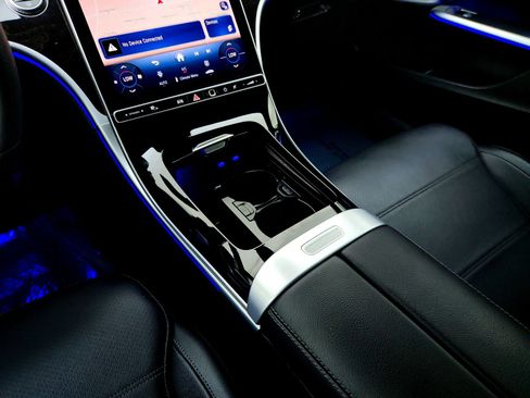 Used 2025 Mercedes-Benz C 300 Sedan image 21