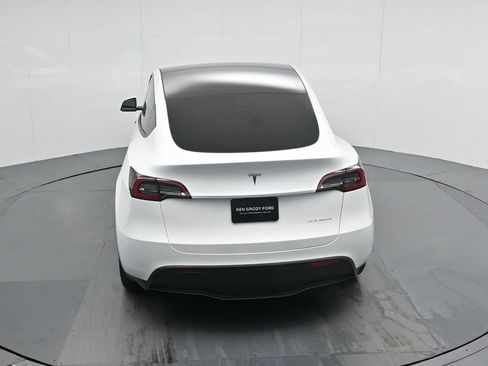 Used 2025 Tesla Model Y Long Range image 39